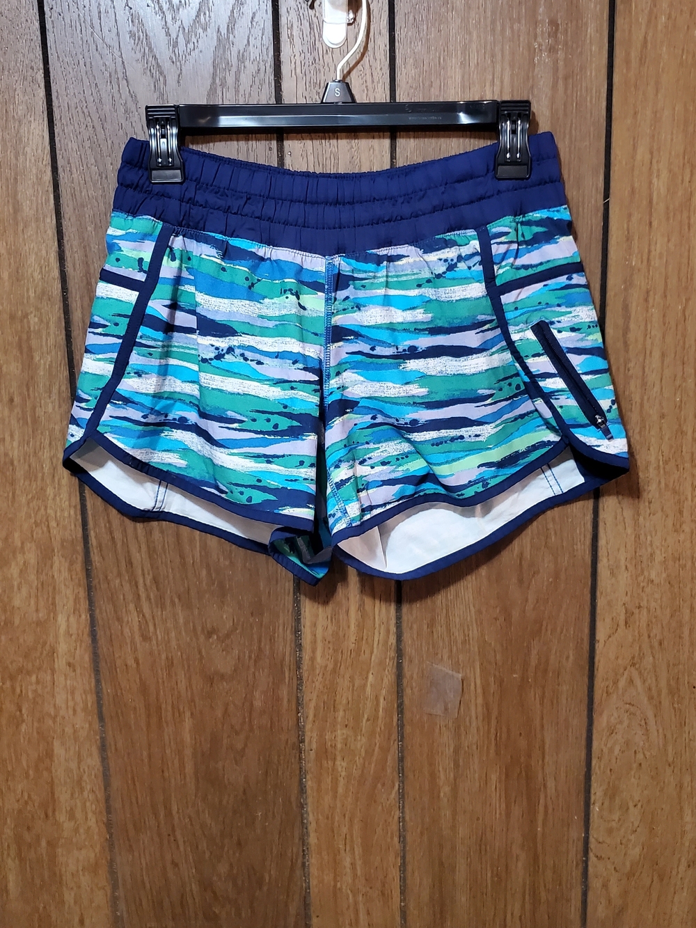 Lululemon Tracker Low Rise Running  Pattern Zipper Pocket Shorts Size 8